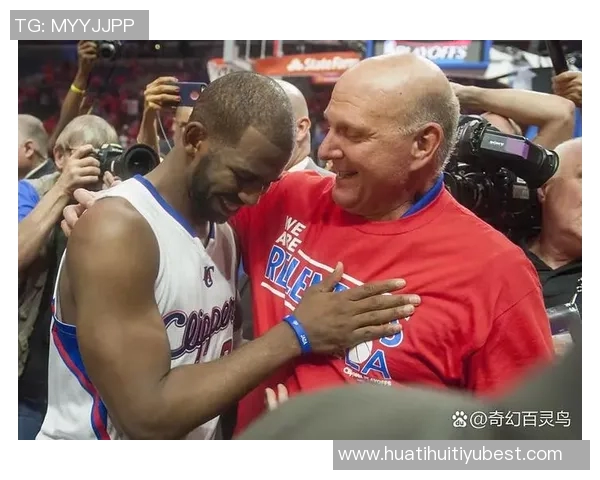 保罗现场观战快船与掘金激烈对决两支顶级球队的精彩较量 保罗现场观战快船与掘金激烈对决两支顶级球队的精彩较量