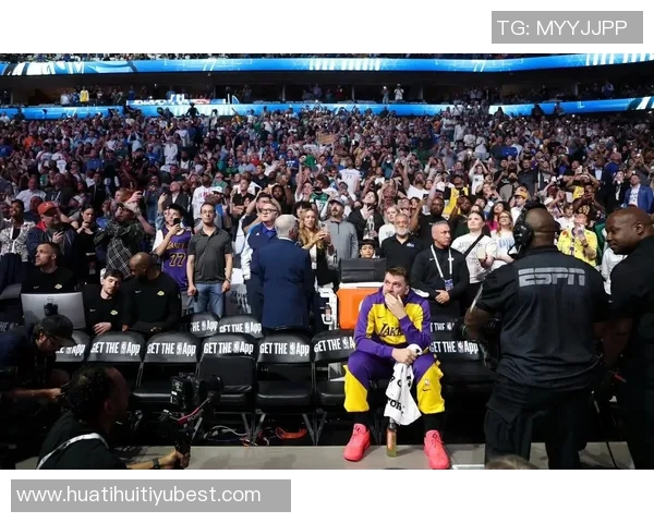 东契奇里夫斯同场砍下35分成湖人新双星比肩OK詹眉组合 东契奇里夫斯同场砍下35分成湖人新双星比肩OK詹眉组合