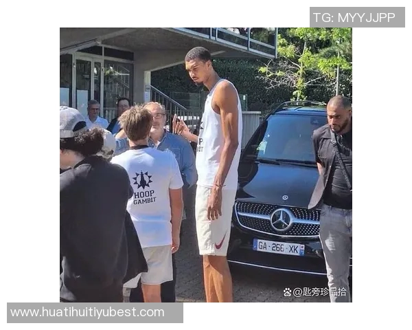 文班亚马参加投篮训练左小腿拉伤未佩戴护具靴引发关注